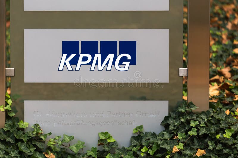 Дортмунд, северная Рейн-Вестфалия/Германия - 22 10 18: kpmg подписывает внутри Дортмунд Германию стоковые изображения Дортмунд, северная Рейн-Вестфалия/Германия - 22 10 18: kpmg подписывает внутри Дортмунд Германию стоковые изображения