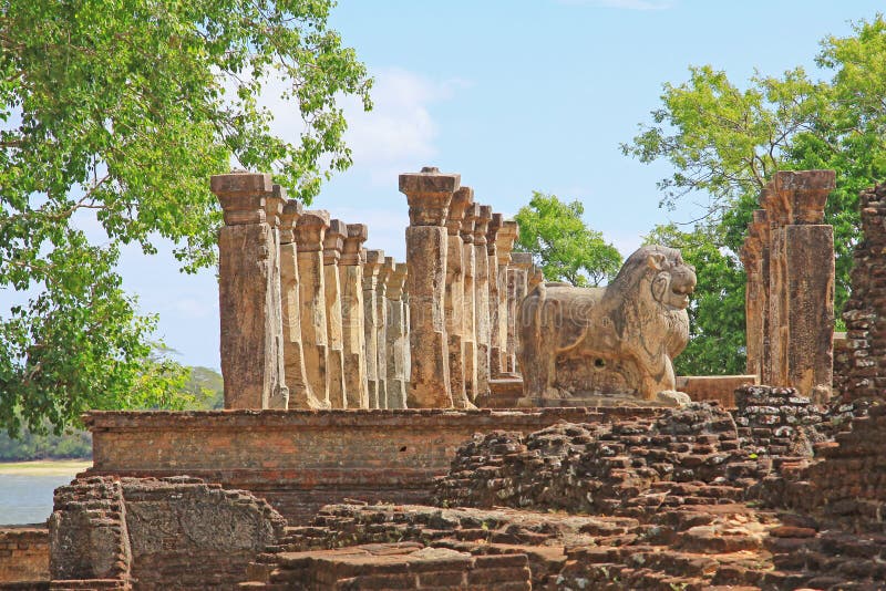 Древний город зала заседаний совета ` s Polonnaruwa всемирное наследие ЮНЕСКО Nissankamalla - Шри-Ланки стоковые фотографии rf Древний город зала заседаний совета ` s Polonnaruwa всемирное наследие ЮНЕСКО Nissankamalla - Шри-Ланки стоковые фотографии rf