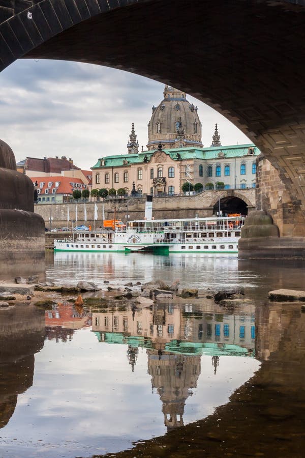 Дрезден с меньше уровня воды стоковые фото