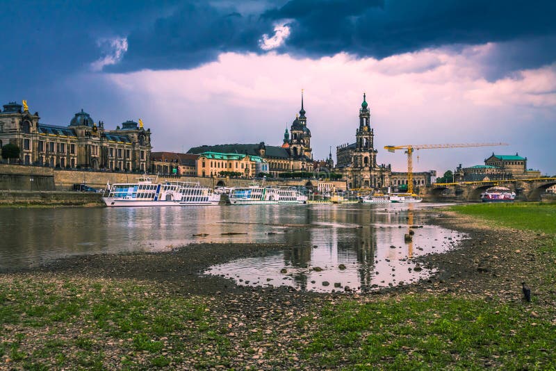 Дрезден с меньше уровня воды стоковая фотография rf