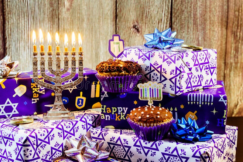 Download еврейский натюрморт Хануки праздника составил элементов фестиваль Chanukah Стоковое Фото - изображение насчитывающей hanukkah, отчужденного: 81807650