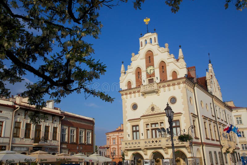 Европа, Польша, Rzeszow, старый городок, рыночная площадь, здание муниципалитет стоковая фотография Европа, Польша, Rzeszow, старый городок, рыночная площадь, здание муниципалитет стоковая фотография