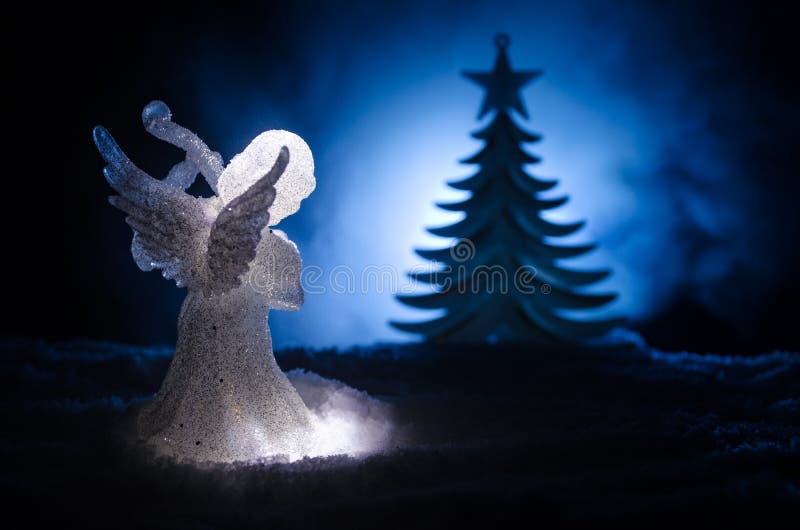 Ель диаграммы и стекла xmas Анджела рождества стеклянная, рождественская елка, docorative элементы на темной предпосылке рождеств стоковая фотография