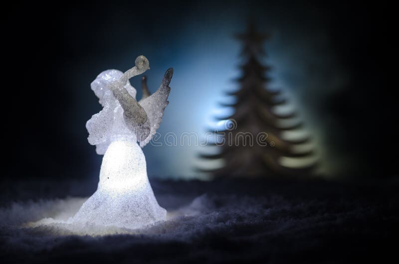 Ель диаграммы и стекла xmas Анджела рождества стеклянная, рождественская елка, docorative элементы на темной предпосылке рождеств стоковые фото
