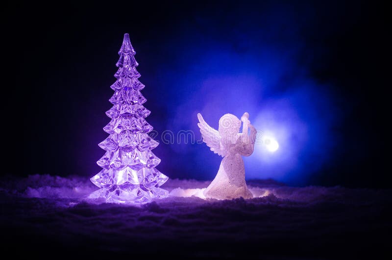 Ель диаграммы и стекла xmas Анджела рождества стеклянная, рождественская елка, docorative элементы на темной предпосылке рождеств стоковое изображение
