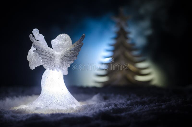 Ель диаграммы и стекла xmas Анджела рождества стеклянная, рождественская елка, docorative элементы на темной предпосылке рождеств стоковое фото