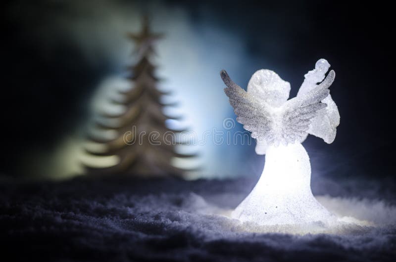 Ель диаграммы и стекла xmas Анджела рождества стеклянная, рождественская елка, docorative элементы на темной предпосылке рождеств стоковое фото rf