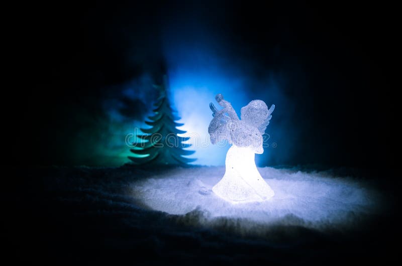 Ель диаграммы и стекла xmas Анджела рождества стеклянная, рождественская елка, docorative элементы на темной предпосылке рождеств стоковая фотография