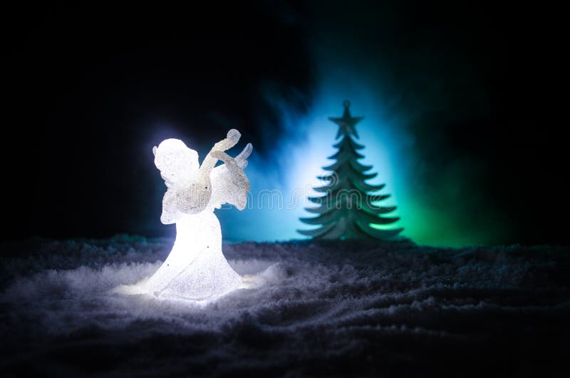 Ель диаграммы и стекла xmas Анджела рождества стеклянная, рождественская елка, docorative элементы на темной предпосылке рождеств стоковые изображения