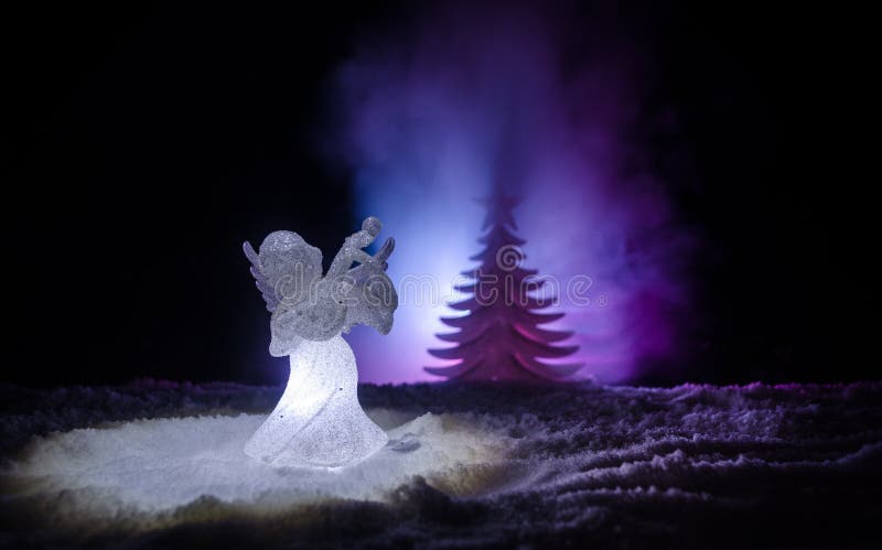 Ель диаграммы и стекла xmas Анджела рождества стеклянная, рождественская елка, docorative элементы на темной предпосылке рождеств стоковая фотография