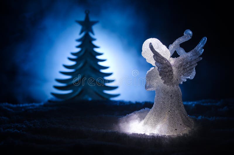 Ель диаграммы и стекла xmas Анджела рождества стеклянная, рождественская елка, docorative элементы на темной предпосылке рождеств стоковое изображение