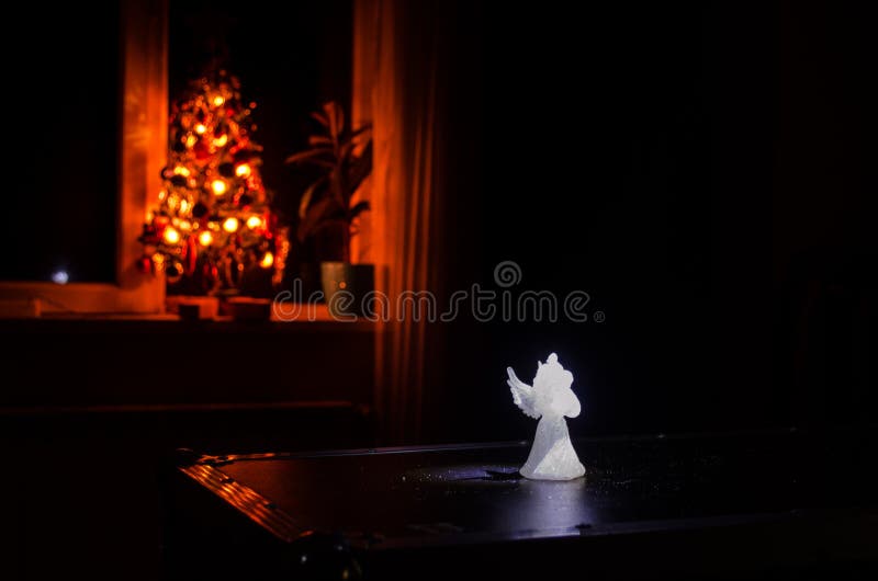 Ель диаграммы и стекла xmas Анджела рождества стеклянная, рождественская елка, docorative элементы на темной предпосылке рождеств стоковая фотография