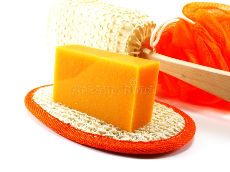 Естественная губка Luffa с оранжевым мылом стоковая фотография rf Естественная губка Luffa с оранжевым мылом стоковая фотография rf