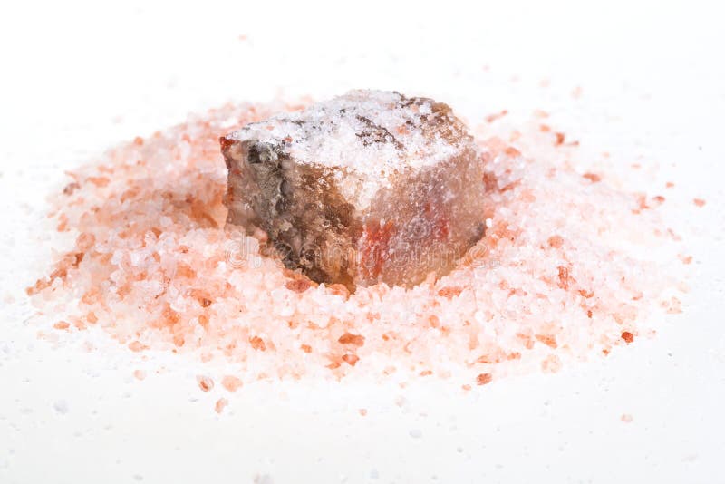 естественное Halite минеральное в розовом гималайском соли стоковое изображение rf