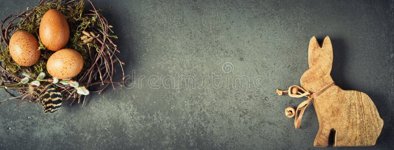 Естественное деревенское знамя пасхи с космосом экземпляра стоковые фотографии rf