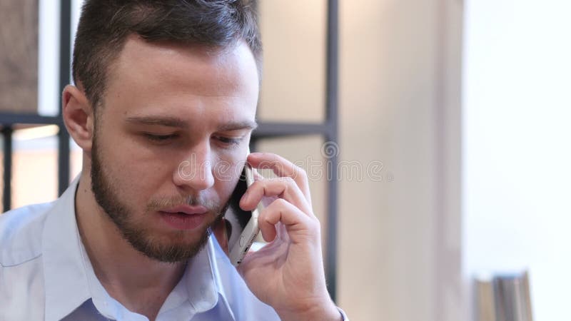 детеныши телефона человека говоря видеоматериал