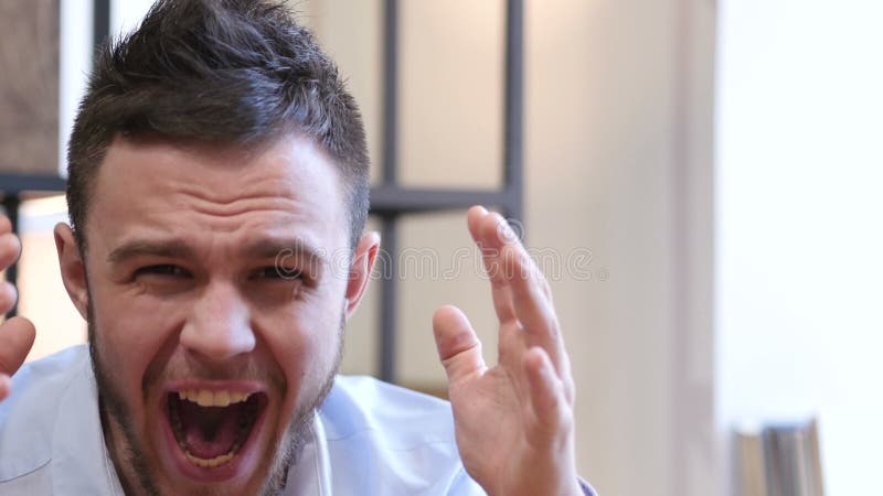 детеныши человека screaming видеоматериал