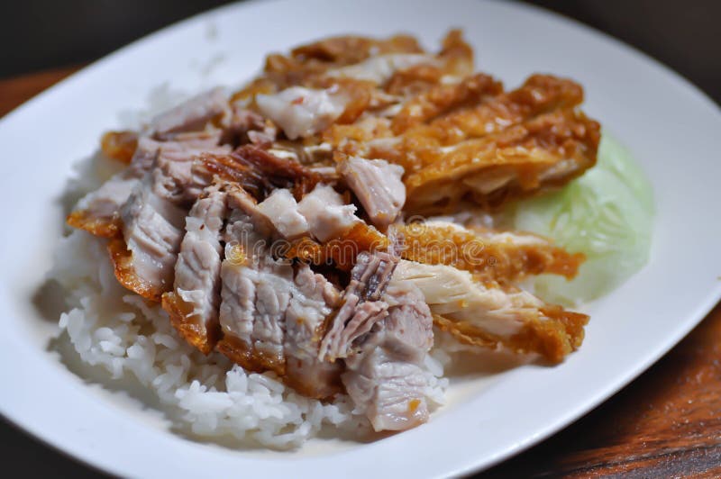 Жареная курица и зажаренная курица с рисом свинины стоковые фотографии rf