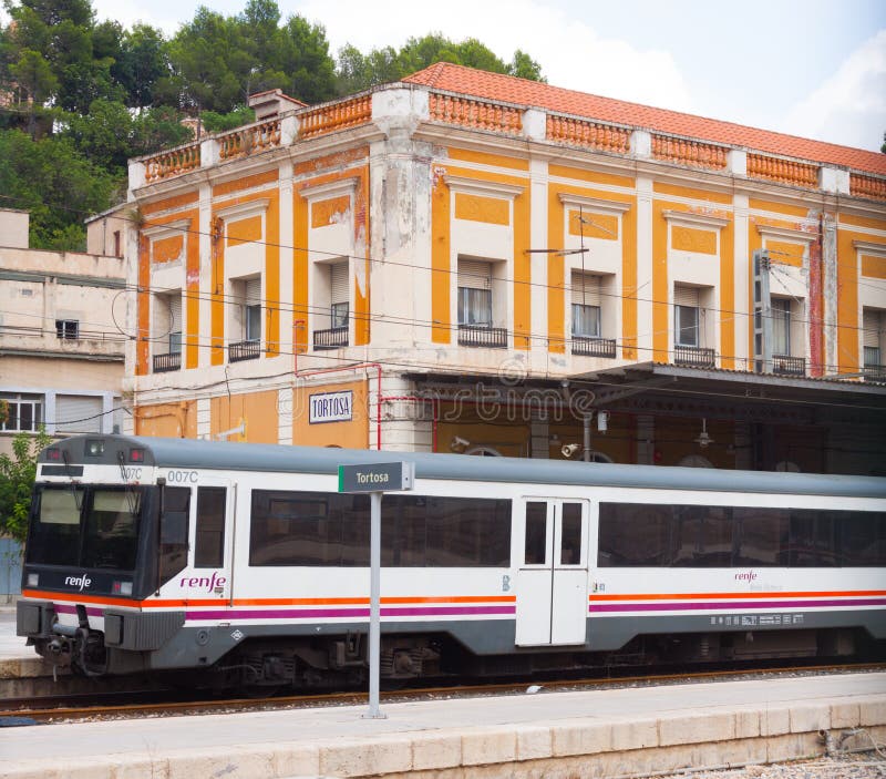 Железнодорожный вокзал в Tortosa, Испании стоковые изображения Железнодорожный вокзал в Tortosa, Испании стоковые изображения