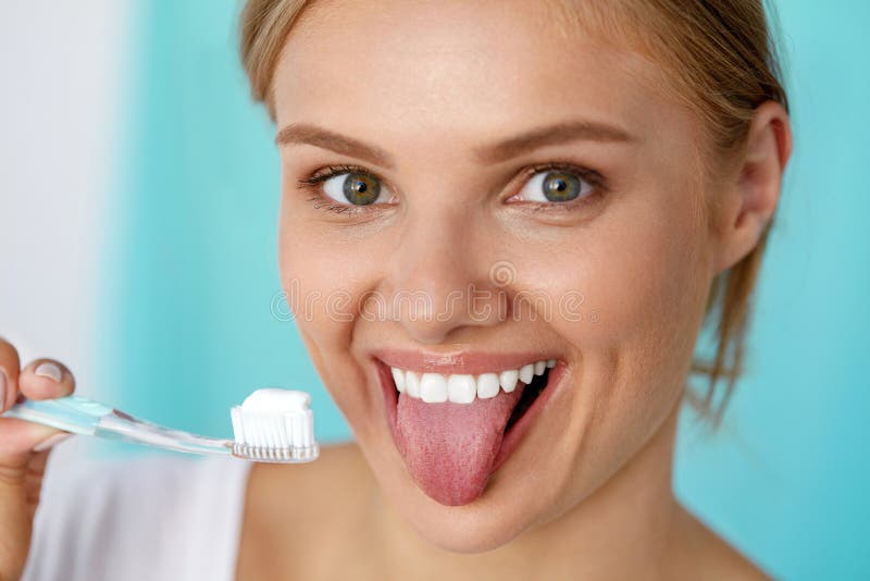 Реклама зубной щетки с белым человеком waterpik ирригатор wp 100eu