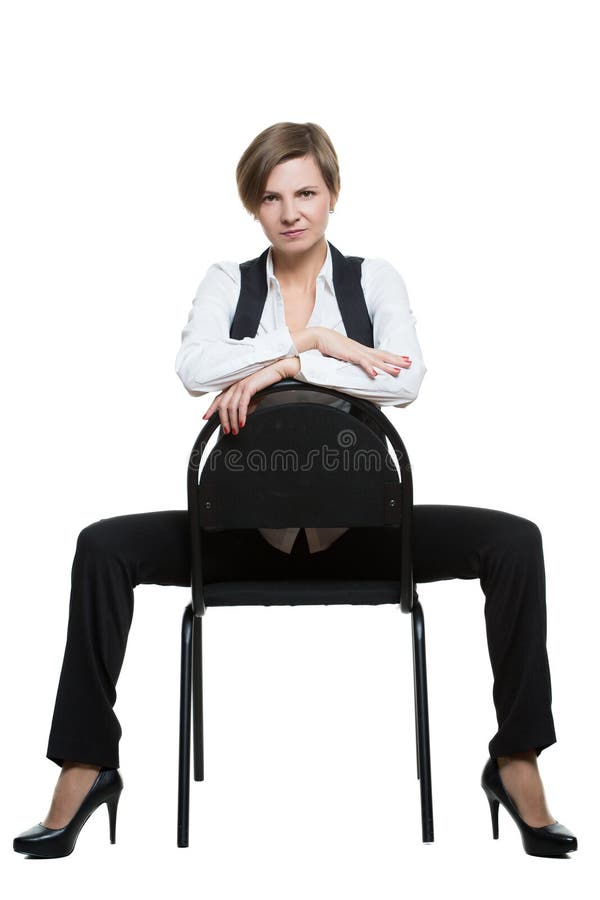 Фото искусной леди на стуле