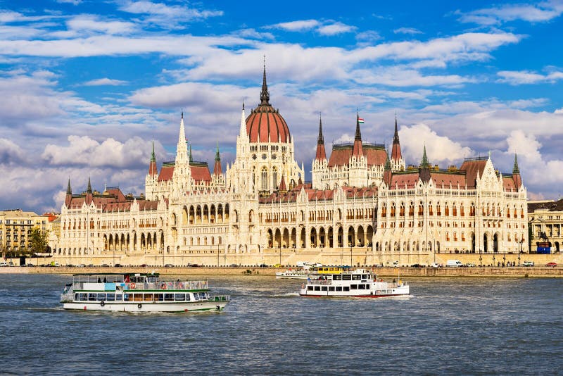 Здание парламента в Будапеште, Венгрии стоковые фотографии rf Здание парламента в Будапеште, Венгрии стоковые фотографии rf