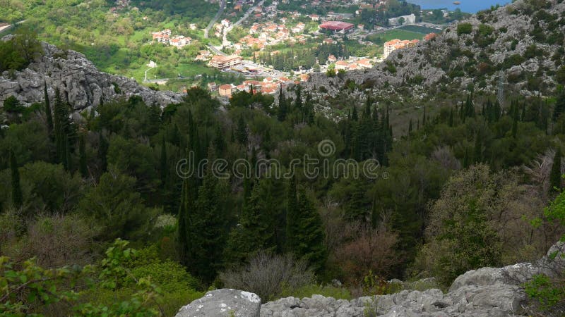 Залив Kotor от высот Взгляд от держателя Lovcen к заливу