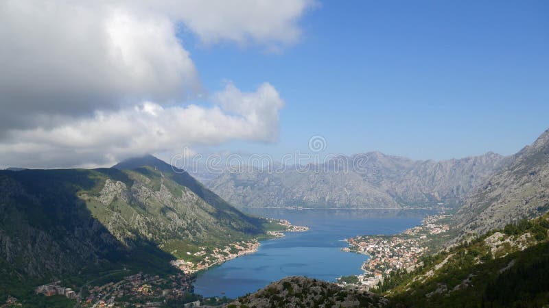 Залив Kotor от высот Взгляд от держателя Lovcen к заливу