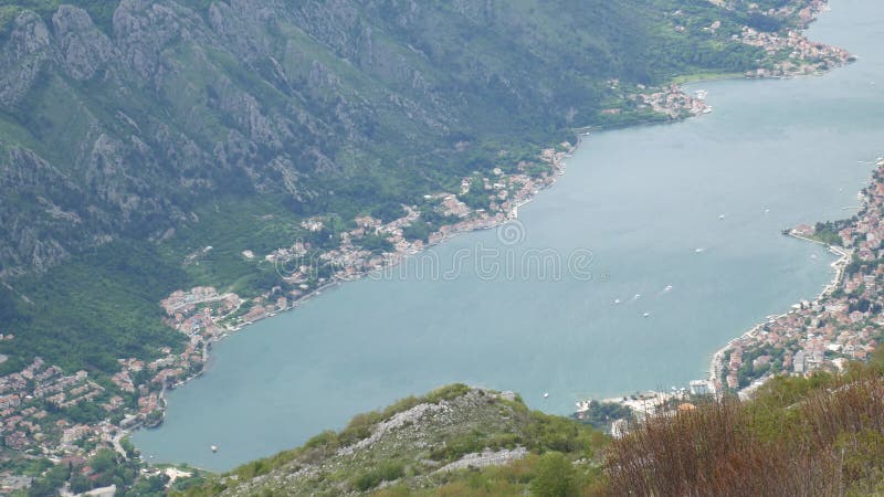 Залив Kotor от высот Взгляд от держателя Lovcen к заливу