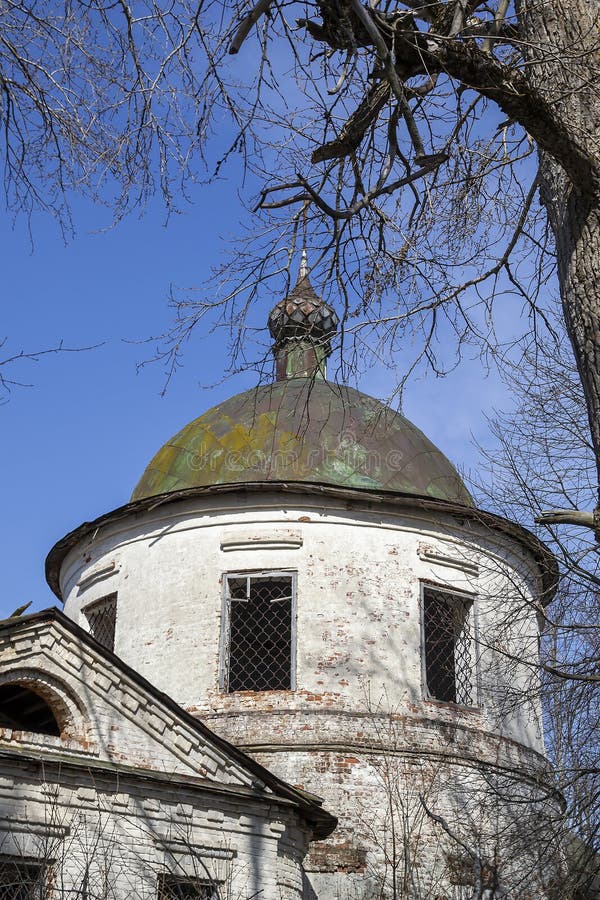 заброшенная православная церковь стоковые изображения