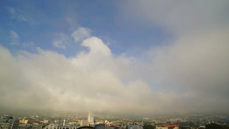 Завихряясь промежуток времени облака над Кейптауном
