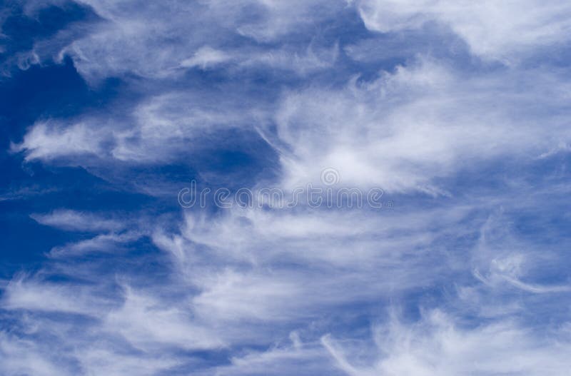 заволакивает wispy стоковая фотография заволакивает wispy стоковая фотография