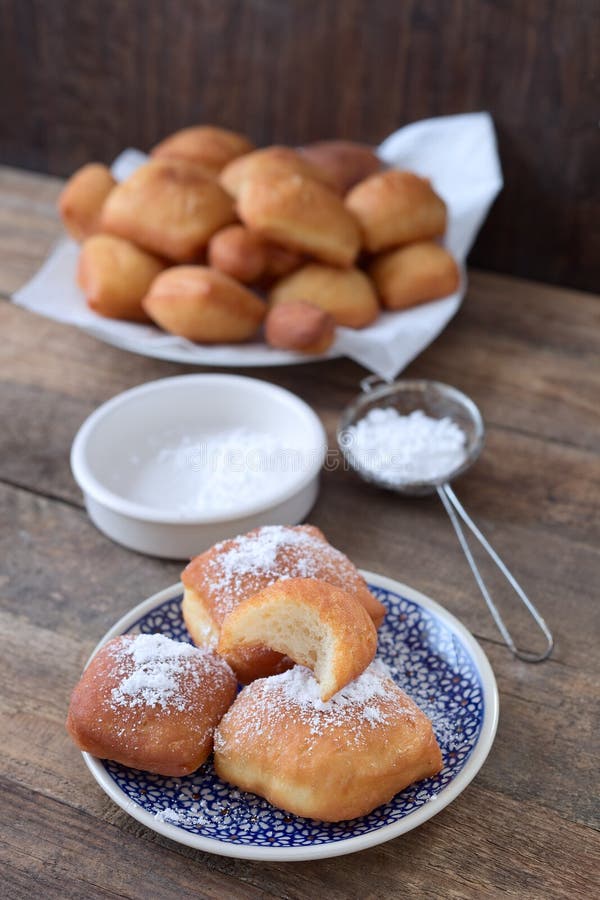 Зажаренные beignets стоковое изображение Зажаренные beignets стоковое изображение