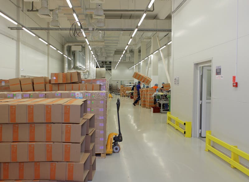 Законченный склад продукции на заводе Solopharm стоковая фотография rf Законченный склад продукции на заводе Solopharm стоковая фотография rf