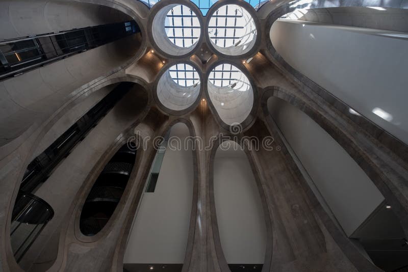 Закройте вверх интерьера музея Zeitz Mocaa современного искусства Африки, стоковая фотография rf Закройте вверх интерьера музея Zeitz Mocaa современного искусства Африки, стоковая фотография rf