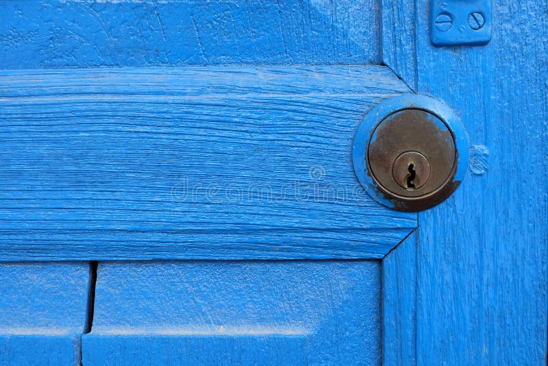 Закройте вверх по Keyhole с деревянной голубой дверью стоковое фото Закройте вверх по Keyhole с деревянной голубой дверью стоковое фото