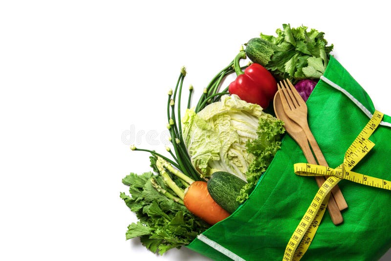 Закройте вверх по зеленой продуктовой сумке смешанных органических зеленых овощей o стоковая фотография rf