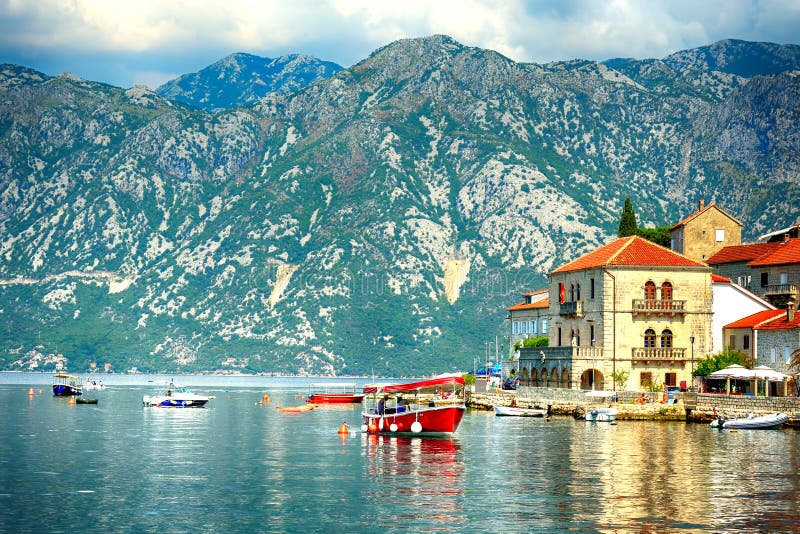 Залив Perast, Черногория стоковое изображение rf Залив Perast, Черногория стоковое изображение rf