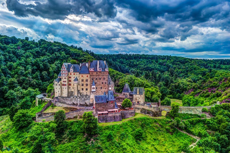 Замок Eltz в Rhineland-Palatinate, Германии стоковое фото Замок Eltz в Rhineland-Palatinate, Германии стоковое фото