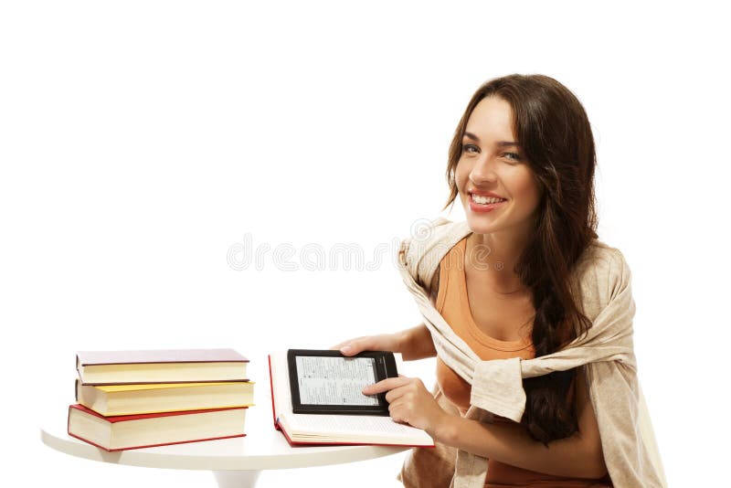 записывает детенышей женщины ebook счастливых стоковые фотографии rf