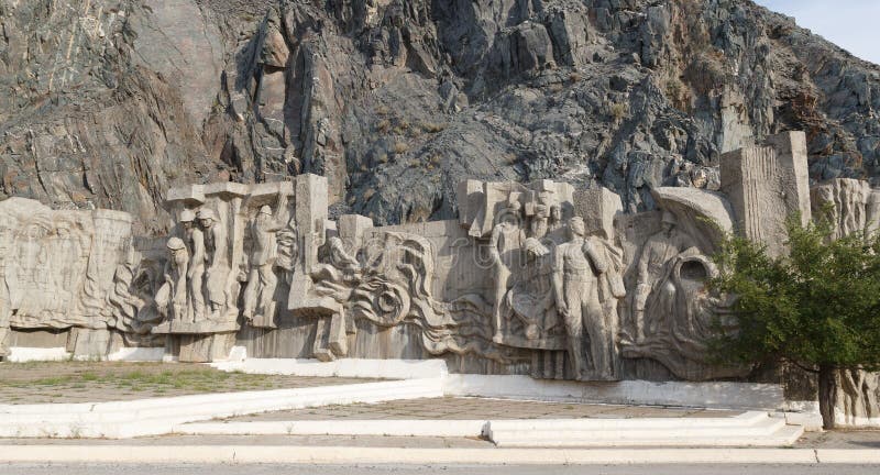 Запруда резервуара Kirov построителей Bas Построенный 1965 до 1975 Talas долины, Кыргызстан