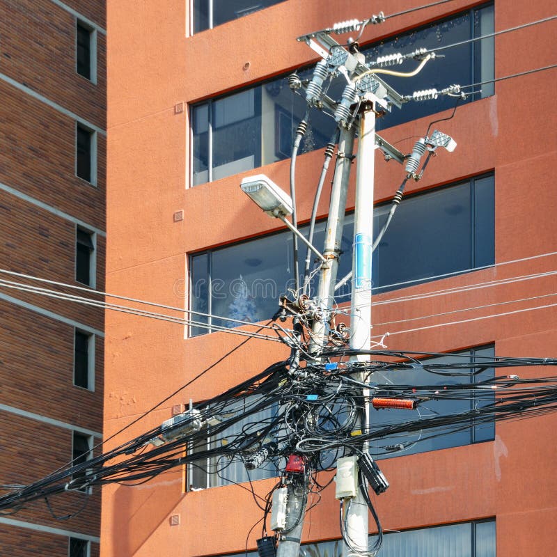 Запутанные электрические провода Стоковое Фото - изображение ...