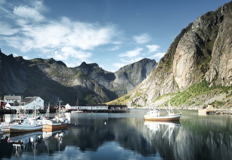 Заход солнца - Reine, острова Lofoten, Норвегия стоковая фотография Заход солнца - Reine, острова Lofoten, Норвегия стоковая фотография