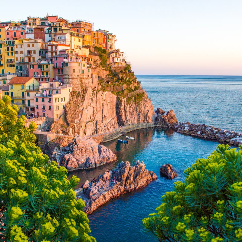 Заход солнца в Manarola, Cinque Terre, Италии стоковые изображения rf Заход солнца в Manarola, Cinque Terre, Италии стоковые изображения rf