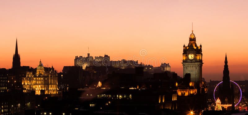 заход солнца edinburgh замока стоковые изображения rf заход солнца edinburgh замока стоковые изображения rf