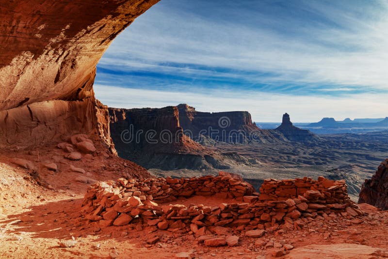Заход солнца ложного _ Kiva в Canyonlands стоковые изображения Заход солнца ложного _ Kiva в Canyonlands стоковые изображения