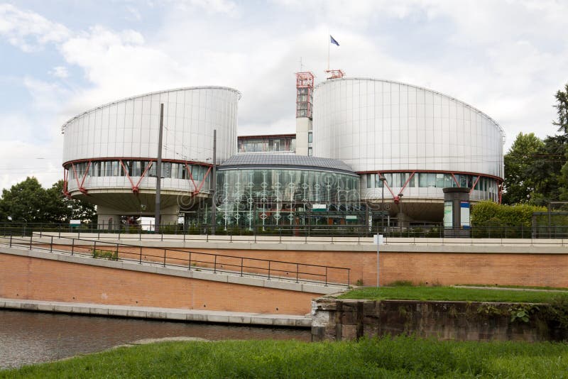 Здание Европейского суда по правам человека стоковая фотография rf Здание Европейского суда по правам человека стоковая фотография rf