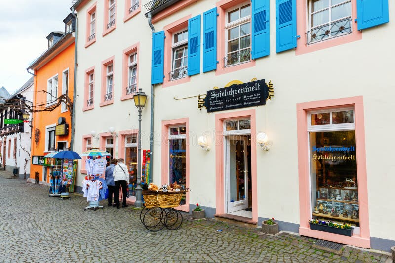 Здания в старом городке Ruedesheim Rhein, Германия стоковая фотография Здания в старом городке Ruedesheim Rhein, Германия стоковая фотография
