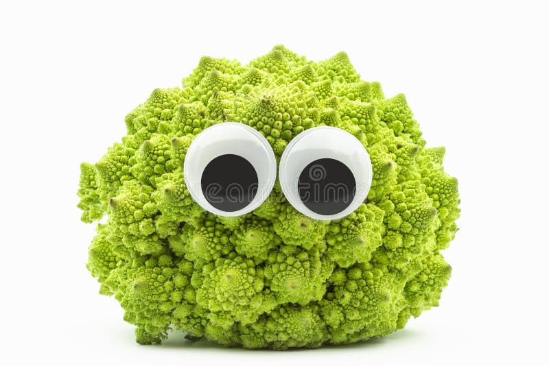 Зеленая цветная капуста с googly глазами на белой предпосылке стоковые изображения rf Зеленая цветная капуста с googly глазами на белой предпосылке стоковые изображения rf