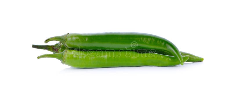 Зеленый цвет перца Chili изолированный на белой предпосылке стоковые фото